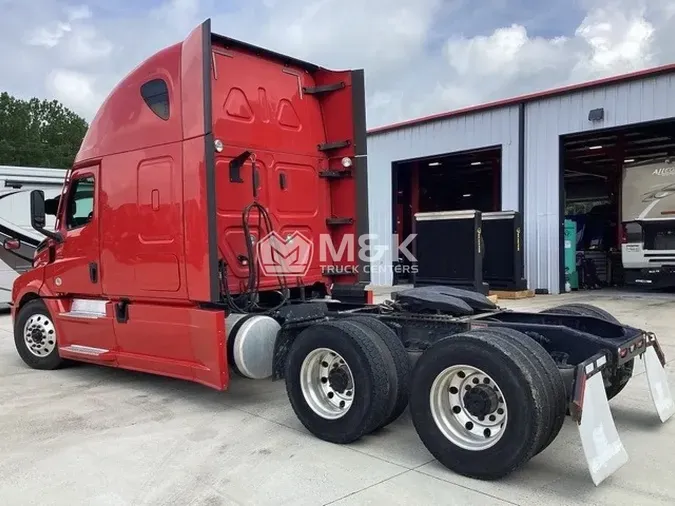 2021 FREIGHTLINER Cascadia 126