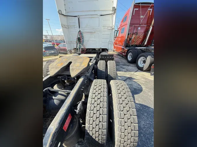 2019 VOLVO VNL64T760