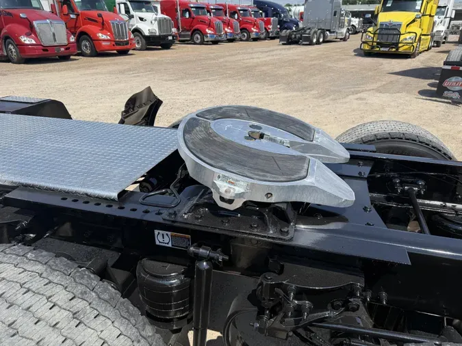 2023 Peterbilt 389