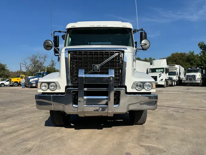 2018 VOLVO VHD64B200