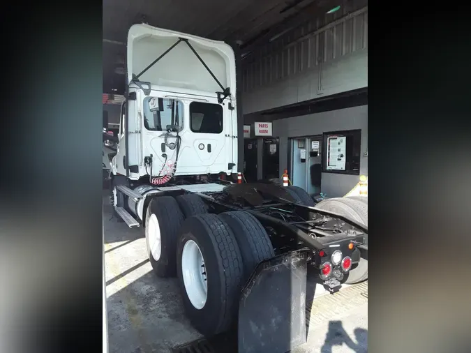 2019 FREIGHTLINER NEW CASCADIA 116