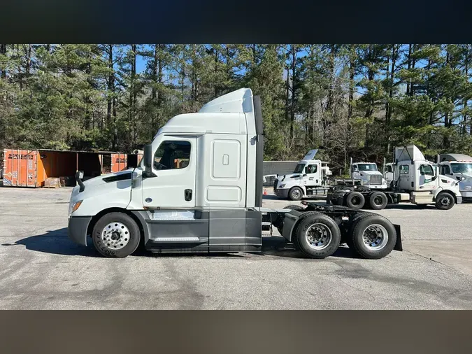 2021 Freightliner Cascadia 126