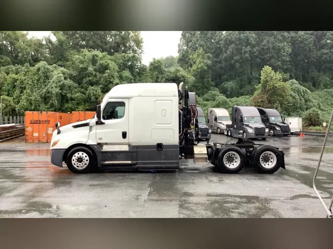 2021 Freightliner Cascadia 1268ee0460246918106f4b47d1a0a2f08fd