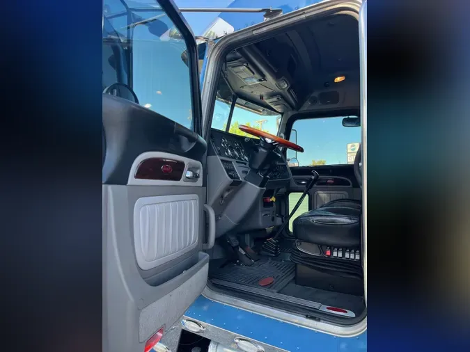 2020 Peterbilt 389