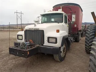 1998 SUPREME INTL 1200T
