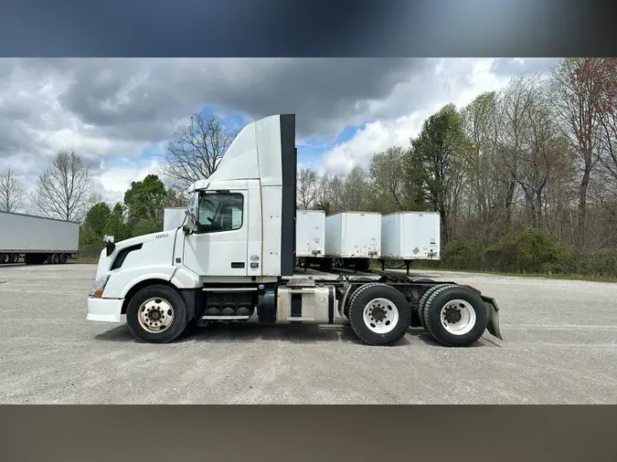 2015 Volvo VNL300