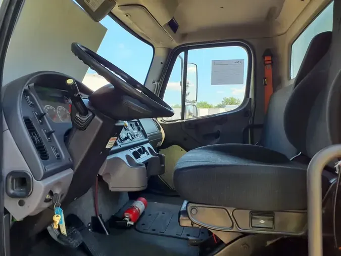 2018 FREIGHTLINER M2 106