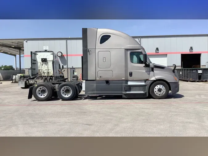 2021 Freightliner Cascadia 126