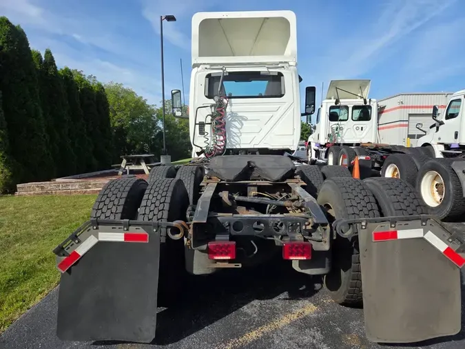 2019 NAVISTAR INTERNATIONAL LT625 DAYCAB T/A