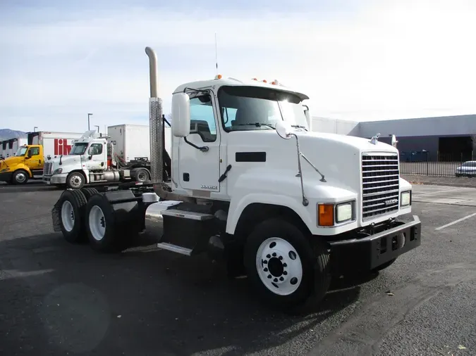 2015 MACK TRUCKS, INC. CHU600