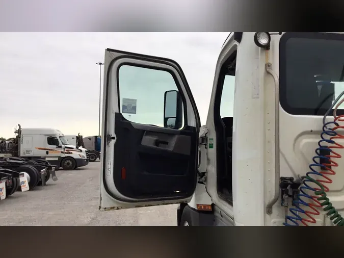 2019 Freightliner Cascadia 1268ef314b97620bd2080814a9d086ba5a2
