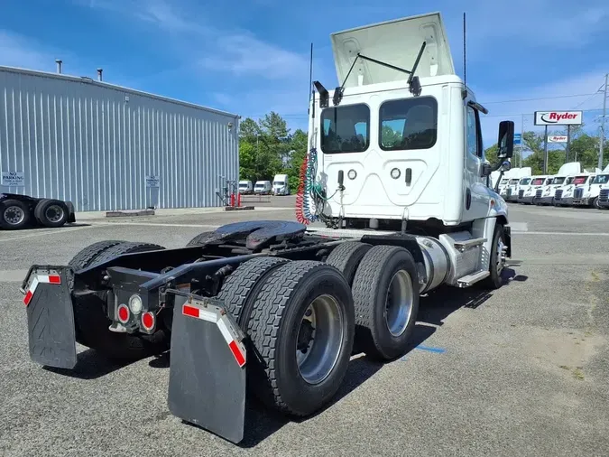 2020 FREIGHTLINER/MERCEDES CASCADIA 125