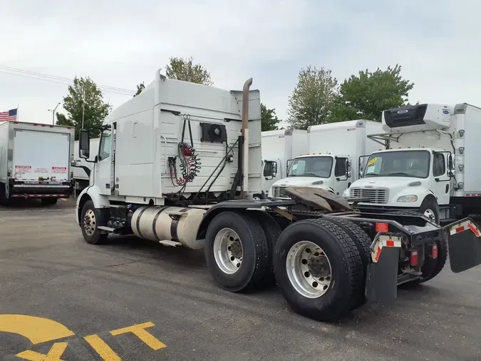 2020 VOLVO VNR64T-640