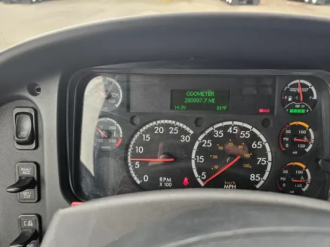 2018 FREIGHTLINER M2 106