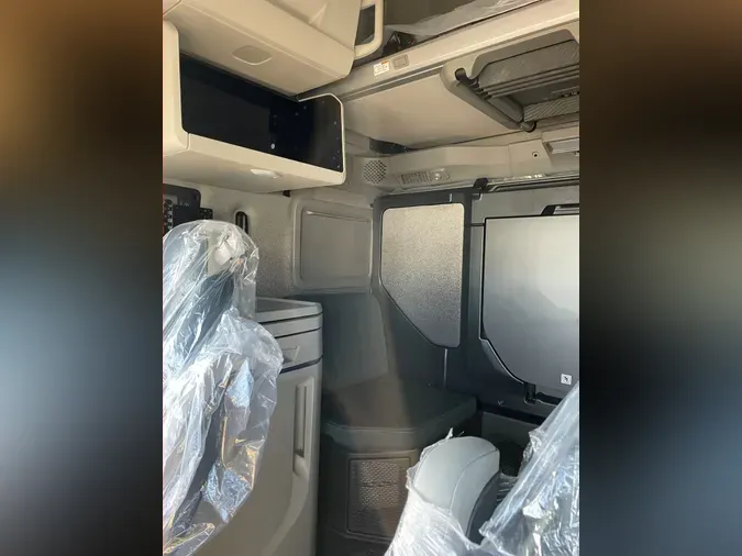 2026 VOLVO VNL64T8608eff228a5b8a5d1d378c6629aef1ab55