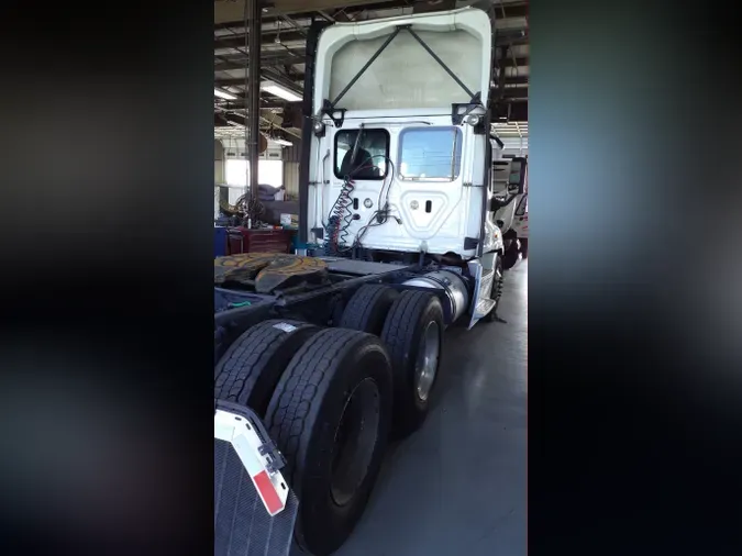 2019 FREIGHTLINER/MERCEDES CASCADIA 125