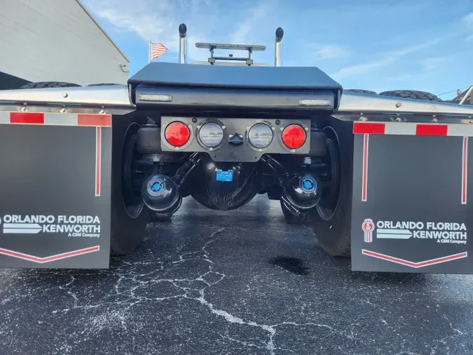 2026 Kenworth W900L8f01dd38c0304e81c049cd4427f7b426