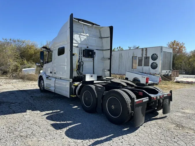 2021 VOLVO VNL64T740