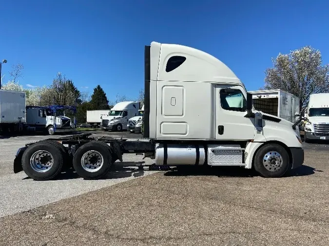 2019 Freightliner T12664ST