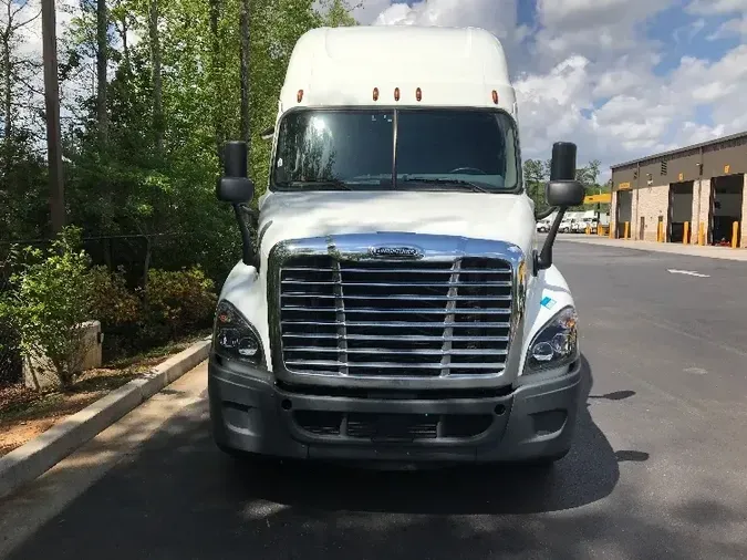 2018 Freightliner X12564ST