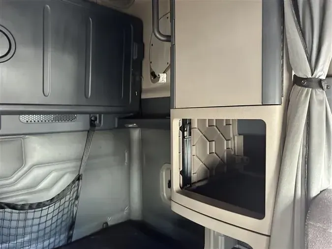 2020 FREIGHTLINER CASCADIA