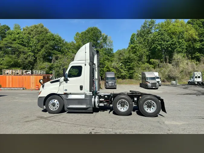 2020 Freightliner Cascadia 126