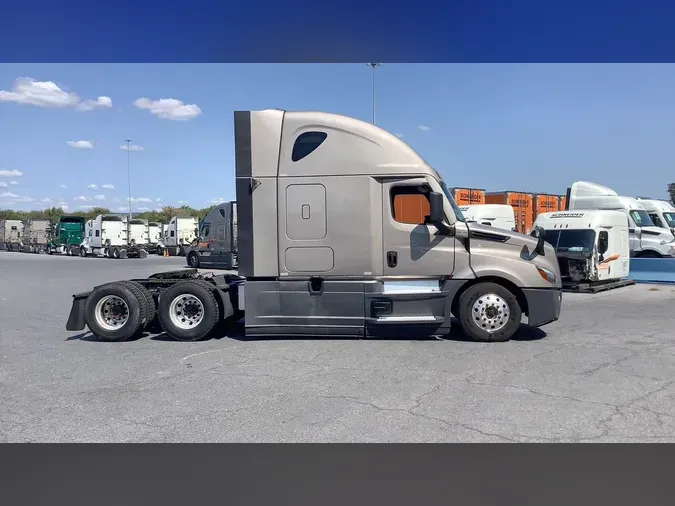 2022 Freightliner Cascadia 126
