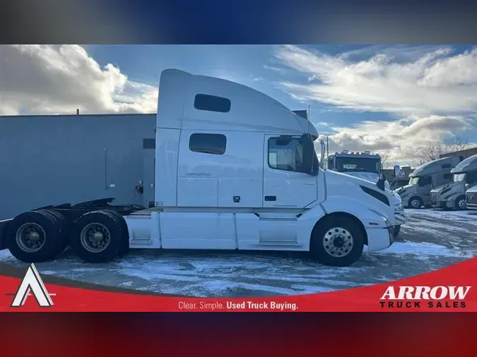 2021 VOLVO VNL760