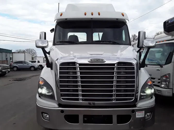 2018 FREIGHTLINER/MERCEDES CASCADIA 113