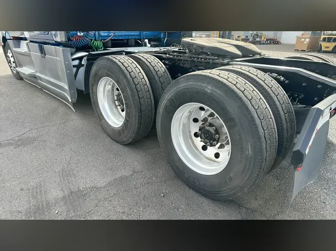 2022 Freightliner Cascadia 126