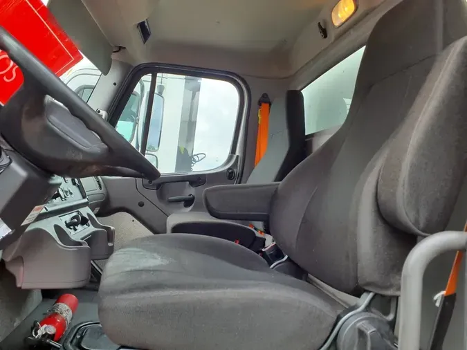2020 FREIGHTLINER M2 106
