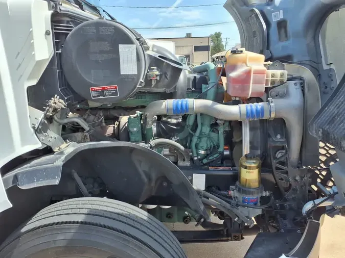 2020 VOLVO VNL64T-3008f29fa67d1cd0733e939d074f28bff28