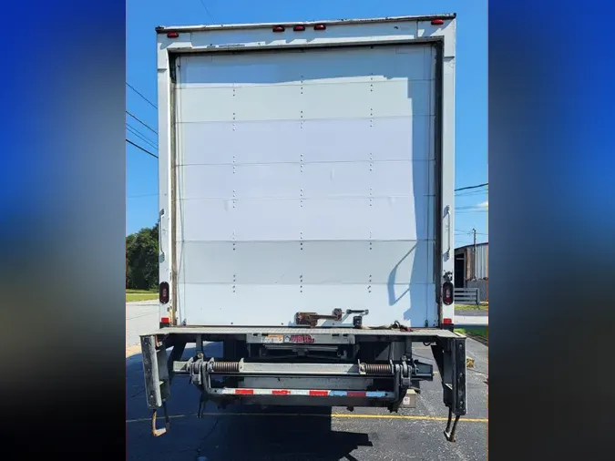 2018 FREIGHTLINER M2 106