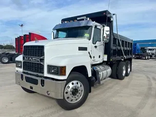 2025 MACK PI64