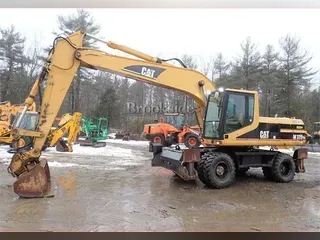 2002 CATERPILLAR M320