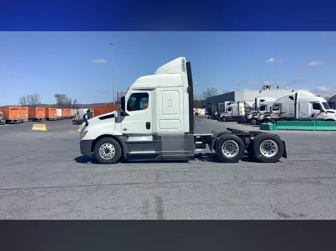 2021 Freightliner Cascadia 126