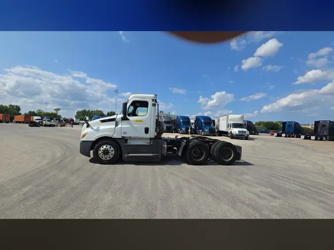 2019 Freightliner Cascadia 1268f347512c50f52cfae76d3cddc9e026d