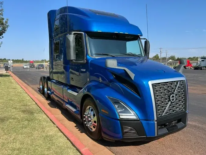2022 VOLVO VNL860