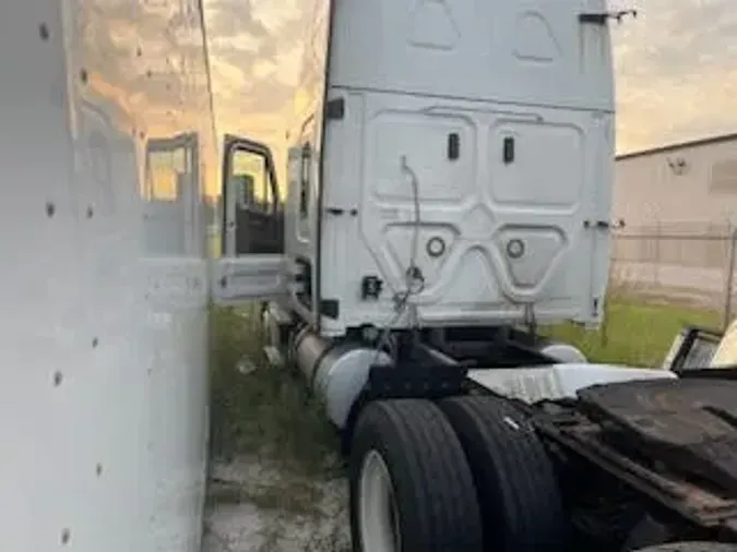 2019 FREIGHTLINER/MERCEDES CASCADIA 125