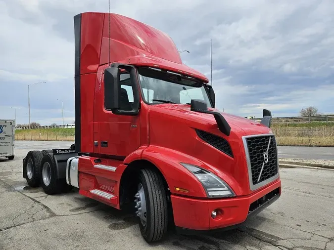 2020 VOLVO VNR64T300