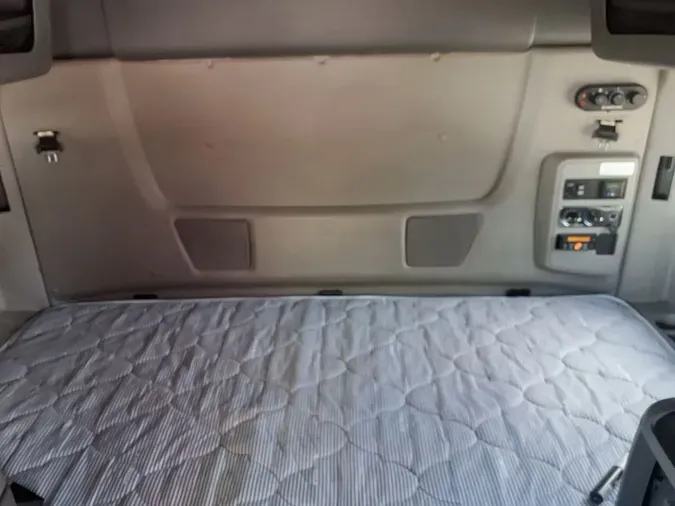 2019 NAVISTAR INTERNATIONAL LT625 SLPR CAB