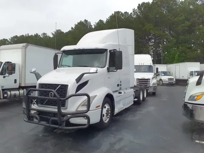 2020 VOLVO VNR64T-640