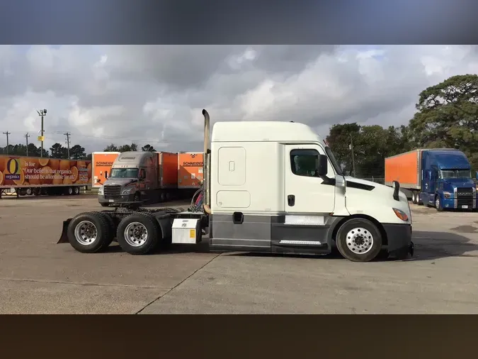 2020 Freightliner Cascadia 126