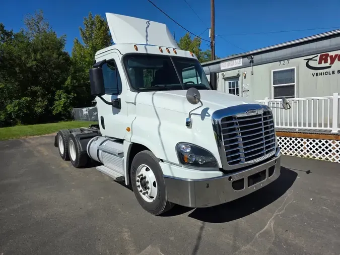 2020 FREIGHTLINER/MERCEDES CASCADIA 125