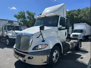 2019 NAVISTAR INTERNATIONAL RH613 DAYCAB S/A