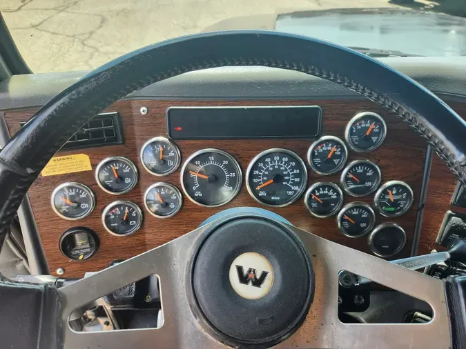 2011 WESTERN STAR 4900