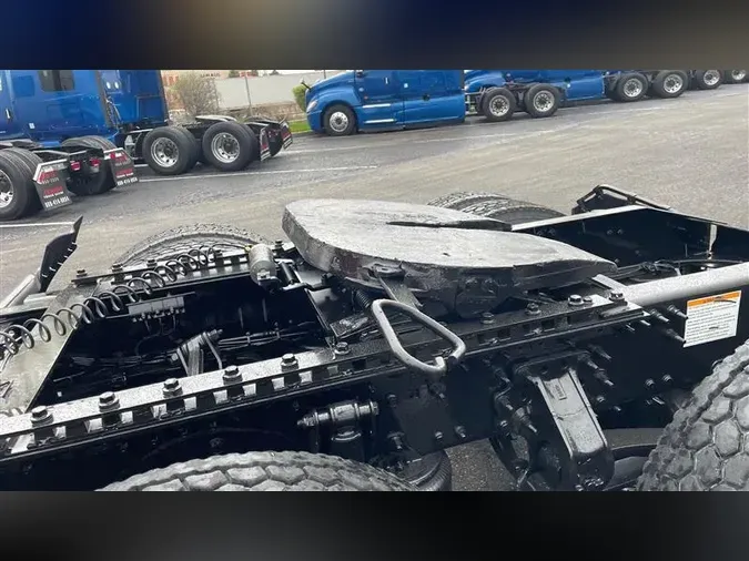 2016 MACK CXU613