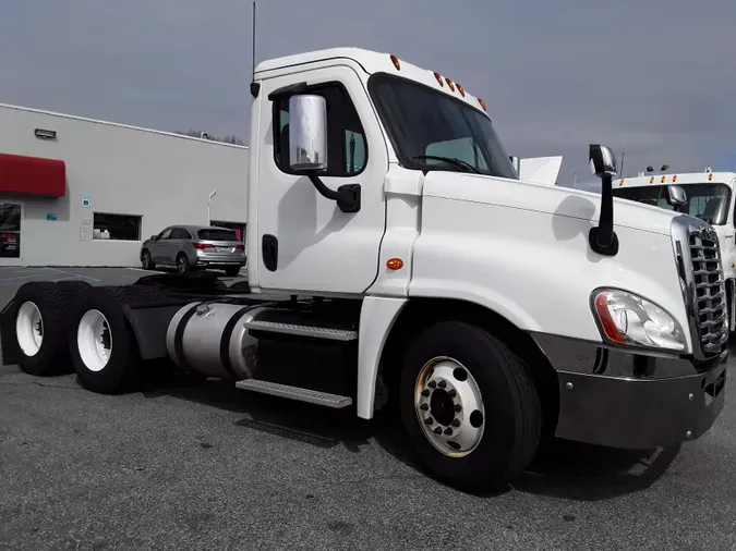 2017 FREIGHTLINER/MERCEDES CASCADIA 125