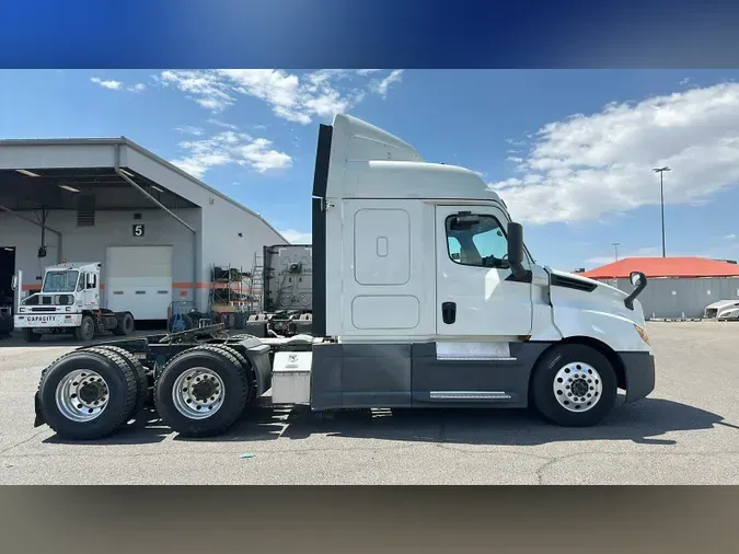 2020 Freightliner Cascadia 126
