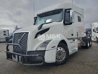 2021 VOLVO VNL64T740